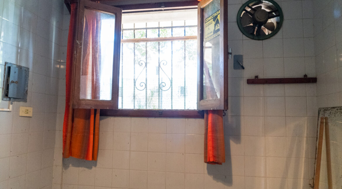 B 028 - Montes 6850 - Cocina (2)