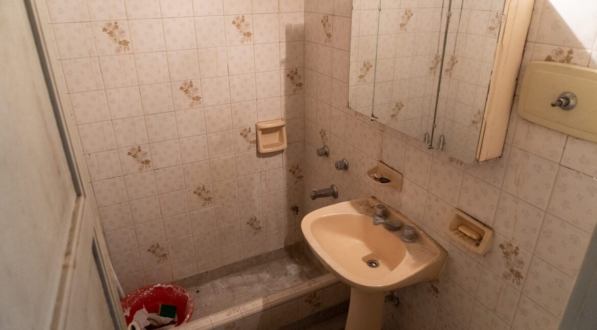 B 028 - Montes 6850 - baño